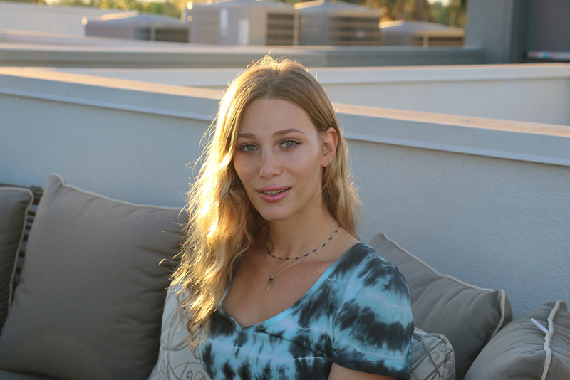 η Corey Rae