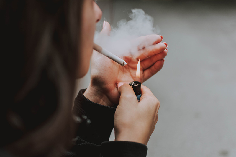 Το κάπνισμα αυξάνει τον κίνδυνο εμφάνισης κατάθλιψης και σχιζοφρένειας