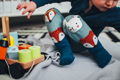 βρέφος παίζει και “συγχρονίζει” τον εγκέφαλό του με εκείνο του ενήλικα κατά τη διάρκεια του παιχνιδιού