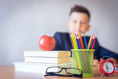 μαθητής μαθαίνει τη σημασία της αυτορρύθμισης και προτάσεις για την απόκτηση αυτορρυθμιστικών δεξιοτήτων