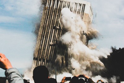άνθρωποι βιώνουν την απώλεια ενός αγαπημένου χώρου