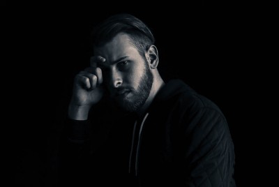 άντρας μαθαίνει ότι η σύγχρονη ψυχιατρική αλλάζει τα δεδομένα στην ψύχωση