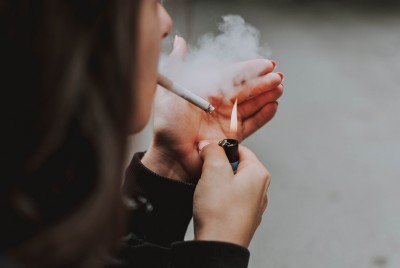Το κάπνισμα αυξάνει τον κίνδυνο εμφάνισης κατάθλιψης και σχιζοφρένειας