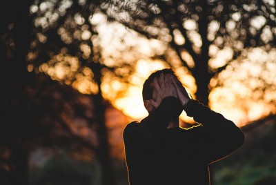 άνδρας χρειάζεται τα αρνητικά συναισθήματα