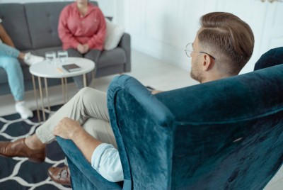 ψυχοθεραπευτής αναγνωρίζει ότι η ψυχοθεραπεία αλλάζει τους ανθρώπους