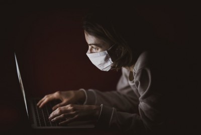 γυναίκα έχει από την απομόνωση στον εγκέφαλο Παρόμοιο αποτύπωμα με αυτό της πείνας