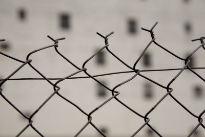 συρματόπλεγμα με θόλο φόντο