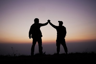 άνθρωποι αποφασίζουν να δείξουν ενσυναίσθηση και να βοηθήσουν τους άλλους