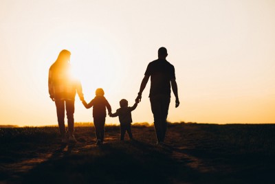 φωτογραφία οικογένειας με τριγωνικές συγκρούσεις