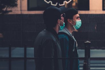 Αντιδρώντας στη χρήση της μάσκας