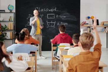 Έρευνα: Η καλή σχέση μαθητών-καθηγητών ωφελεί την υγεία των εφήβων σε βάθος χρόνου
