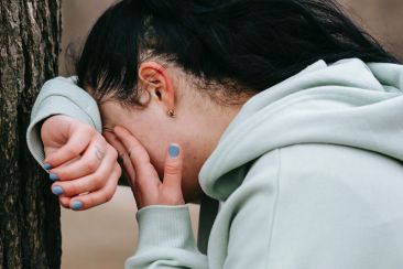 Τι είναι αυτό που μας κάνει να νιώθουμε ενοχικά;