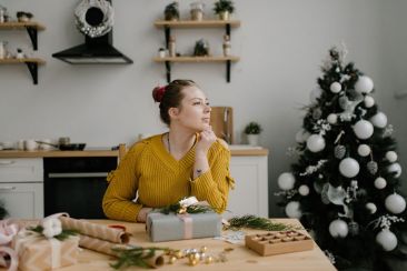 Πέντε τρόποι για να διατηρήσετε την ψυχική υγεία σας κατά τη διάρκεια των γιορτών