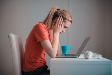 Οι ψυχολόγοι καταπολεμούν την παραπληροφόρηση με αυτές τις αποτελεσματικές στρατηγικές