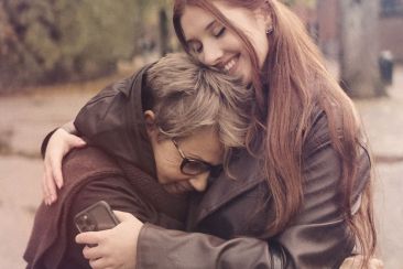 Τα στάδια της ζωής αλλάζουν: νέοι όροι αποτυπώνουν το σύγχρονο τρόπο που μεγαλώνουν οι σύγχρονοι ενήλικες