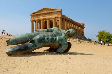 Το «Σύνδρομο του Ίκαρου»: όταν η δύναμη μεθάει, είναι δύσκολη η αυτοκριτική