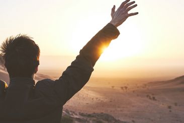 Αποκτάμε υπερβολική αυτοπεποίθηση όταν βλέπουμε κάποιον άλλον να πετυχαίνει