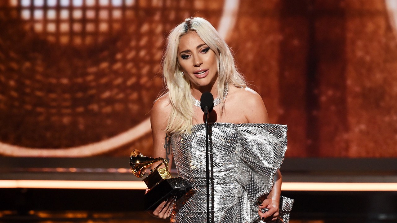 η lady gaga στην ομιλία της για την ψυχική υγεία στα βραβεία grammy
