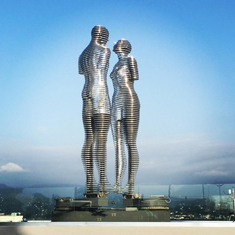 statues2